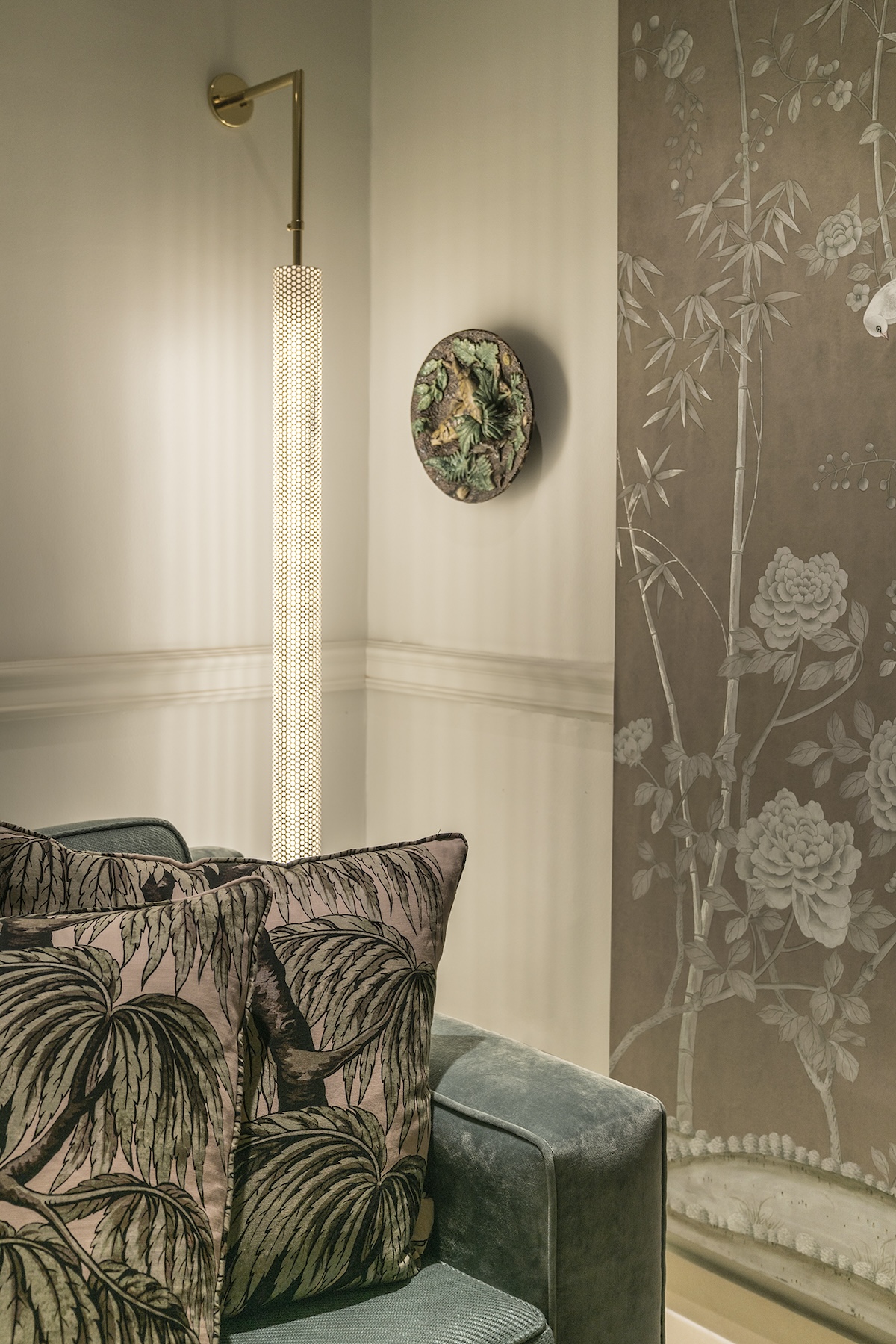 Wall light, decorative plate and botanical wall covering